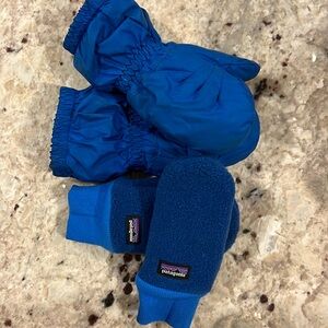 2 pairs of Patagonia mittens, puff & fleece 6-12 mos.